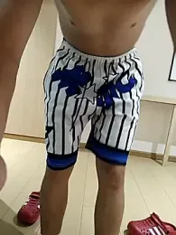 SYT_W — вебкам-модель онлайн на stripchat