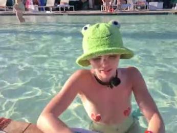 emmasky69 — вебкам-модель онлайн на chaturbate