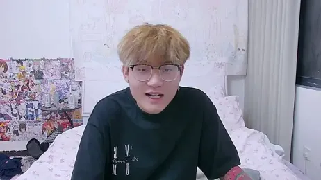 KK-cuteboy — Stripchat stream photo (Apr 2026)