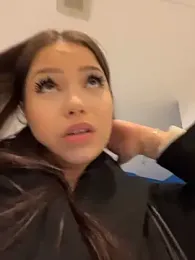 Chloe__Moon — вебкам-модель онлайн на stripchat