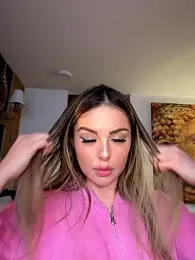 Alirawrz — вебкам-модель онлайн на stripchat