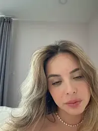 Alirawrz — вебкам-модель онлайн на stripchat