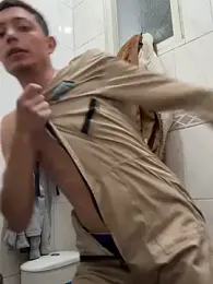 santiObrero — вебкам-модель онлайн на stripchat