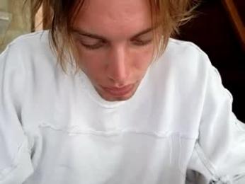 specter_of_cummunism — вебкам-модель онлайн на chaturbate