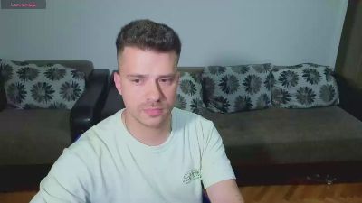 johnnylove22 — Cam4 stream photo (Jun 2026)