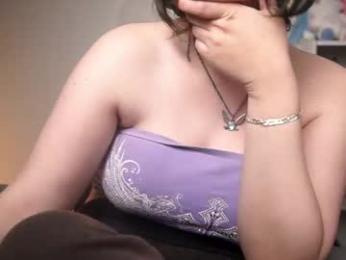 krystalsyxx — вебкам-модель онлайн на chaturbate