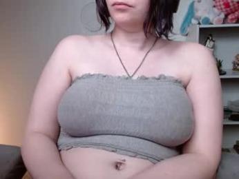 krystalsyxx — вебкам-модель онлайн на chaturbate