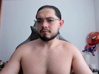 Luigi White — вебкам-модель онлайн на flirt4free