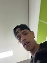 HarryGaze — вебкам-модель онлайн на stripchat