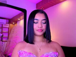 Chloe Monroeee — вебкам-модель онлайн на flirt4free