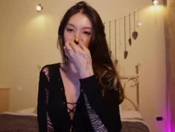 sarasuo — вебкам-модель онлайн на chaturbate