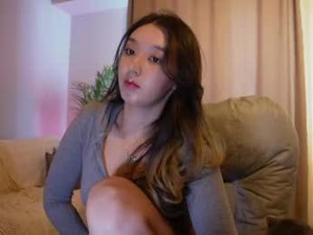 sarasuo — вебкам-модель онлайн на chaturbate