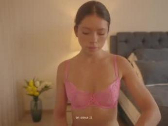 emma_lu1 — вебкам-модель онлайн на chaturbate