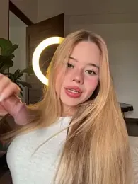 curchez_ — Stripchat stream photo (Apr 2026)