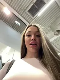 barbiehumpxxx — вебкам-модель онлайн на stripchat