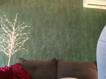 littleflowers — вебкам-модель онлайн на chaturbate