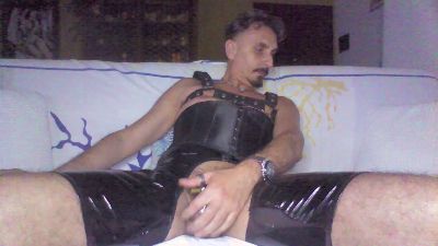 warm72 — вебкам-модель онлайн на cam4