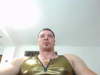 Aj S — вебкам-модель онлайн на flirt4free