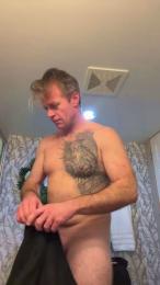 DILFiGuess1 — вебкам-модель онлайн на cam4