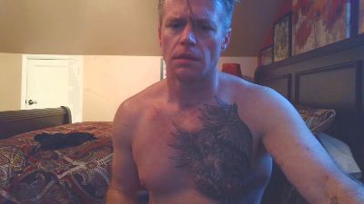 DILFiGuess1 — вебкам-модель онлайн на cam4