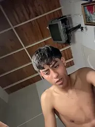 Mauuu18 — вебкам-модель онлайн на stripchat