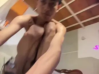 Mauuu18 — вебкам-модель онлайн на stripchat