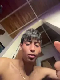 Mauuu18 — вебкам-модель онлайн на stripchat