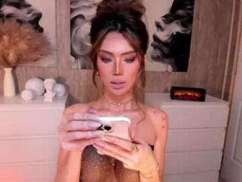 holee_laura — Chaturbate stream photo (Jun 2026)