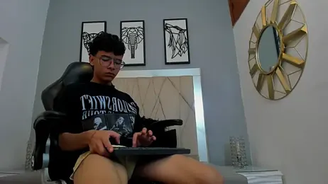 adams_bobby — Stripchat stream photo (Apr 2026)