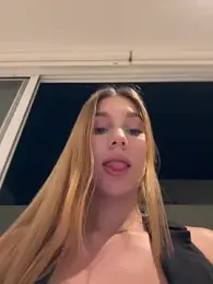 Nikii__ — вебкам-модель онлайн на stripchat