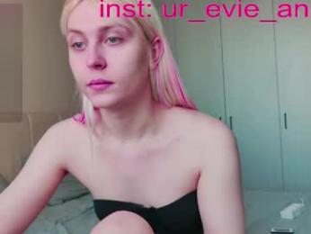 kitty_dora — вебкам-модель онлайн на chaturbate