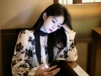 EsmeBrowm — вебкам-модель онлайн на livejasmin