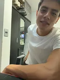 Fernandoroddd — вебкам-модель онлайн на stripchat