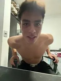 Fernandoroddd — Stripchat stream photo (Aug 2026)