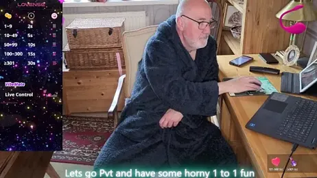 Adamdaddybear — вебкам-модель онлайн на stripchat