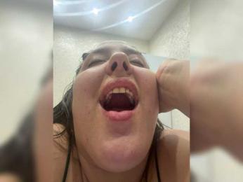 Alisaay — вебкам-модель онлайн на bongacams