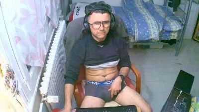 lokoum393 — Cam4 stream photo (Feb 2026)