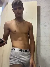 meliodas_23cm — вебкам-модель онлайн на stripchat