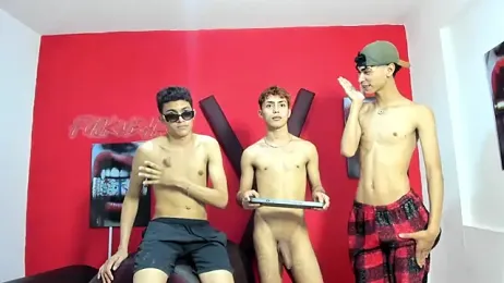 AVENGER_BOYS2026 — вебкам-модель онлайн на stripchat