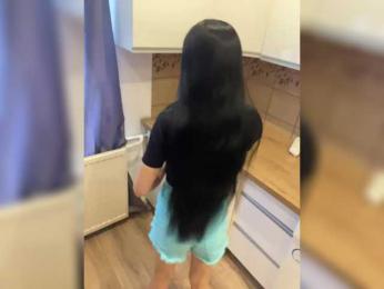 MiniGirl27 — вебкам-модель онлайн на bongacams