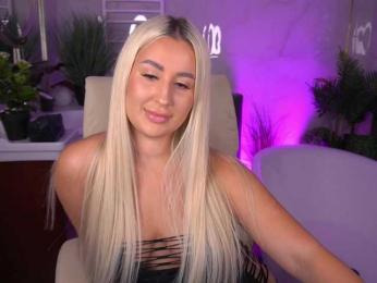 ViolaMe — вебкам-модель онлайн на bongacams