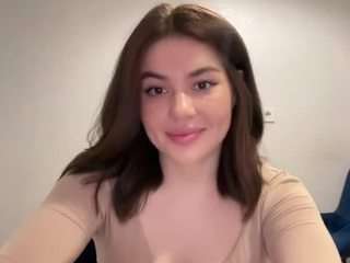 youramy — вебкам-модель онлайн на camsoda