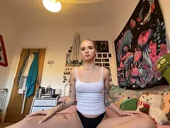 EmilyCleeveland — Stripchat stream photo (Apr 2026)