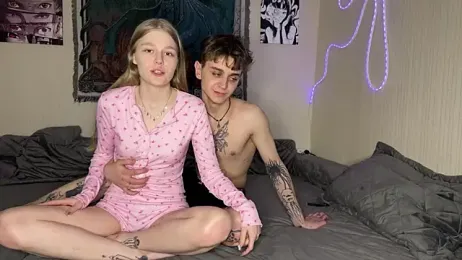 RoxyWave — вебкам-модель онлайн на stripchat