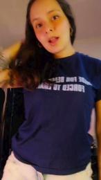 Roxannepiggy — Cam4 stream photo (Apr 2026)