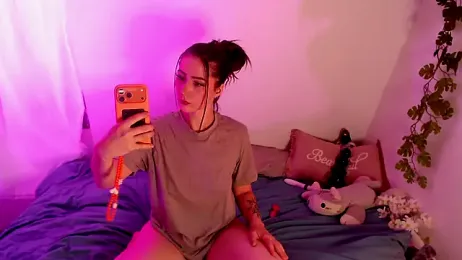 KynekoBtbf — вебкам-модель онлайн на stripchat