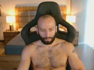 Justin Hilton — вебкам-модель онлайн на flirt4free