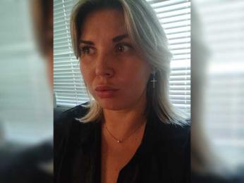 Dyia — вебкам-модель онлайн на bongacams