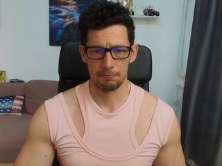 Brutus K — вебкам-модель онлайн на flirt4free