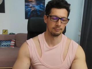 Brutus K — вебкам-модель онлайн на flirt4free